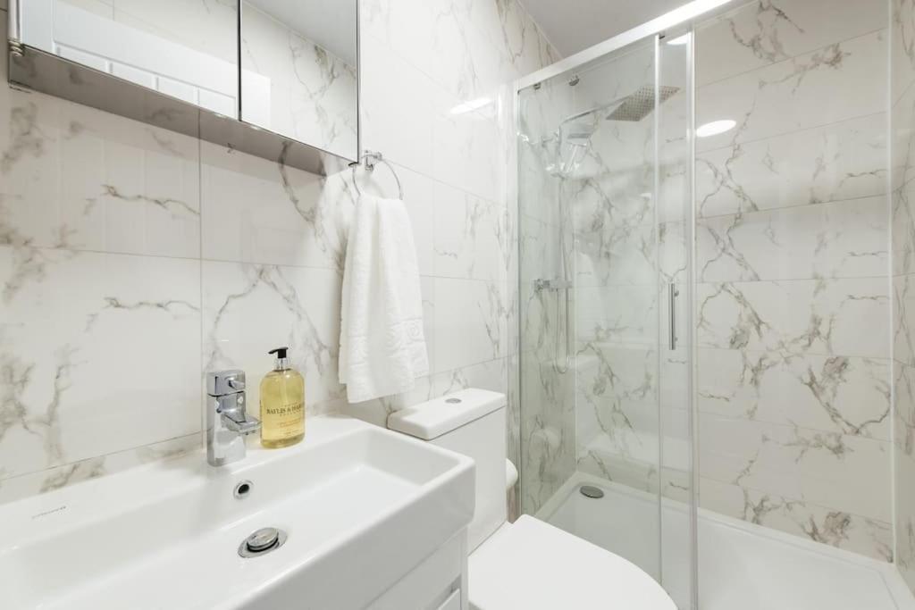 Stylish 2 Bedroom Flat In Ilford, London Exterior photo